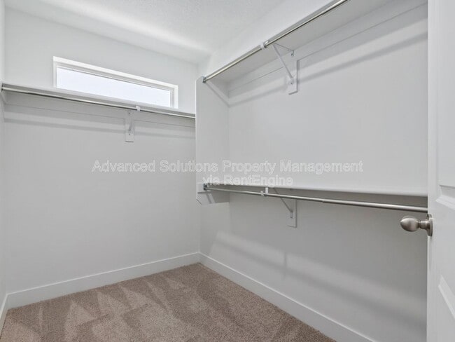 Building Photo - 142 Amboise Ct