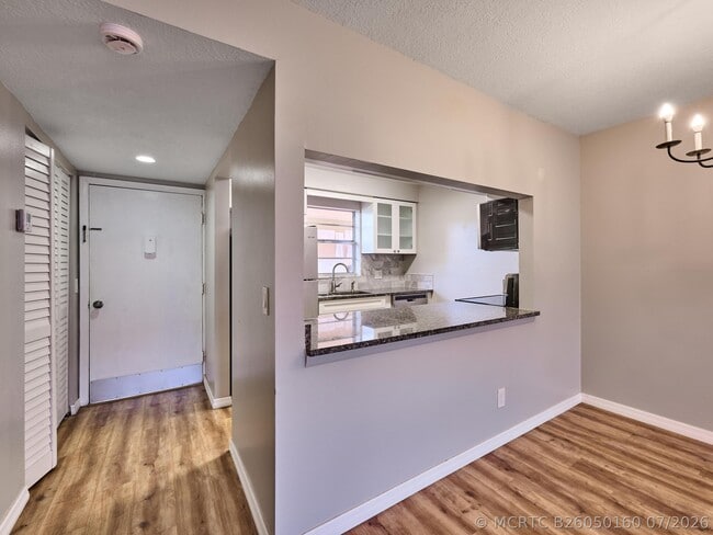 Building Photo - 12021 W Greenway Dr
