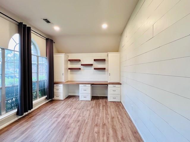 Building Photo - 1809 Village Ct Ln