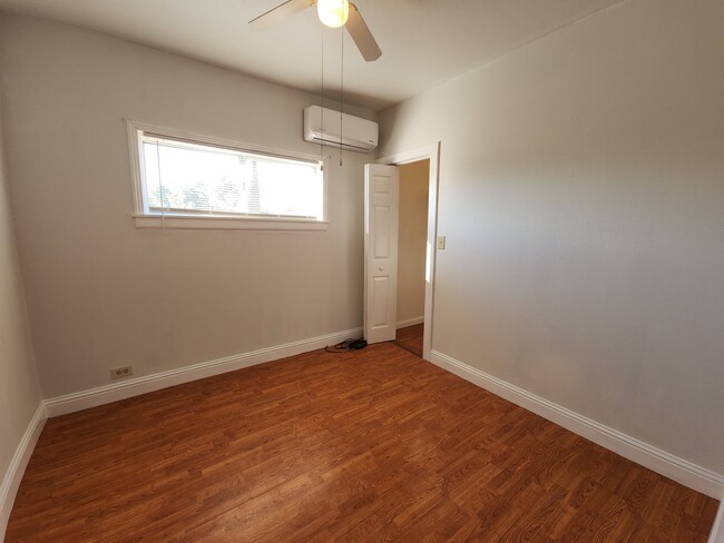 Building Photo - 9411 Windmill St