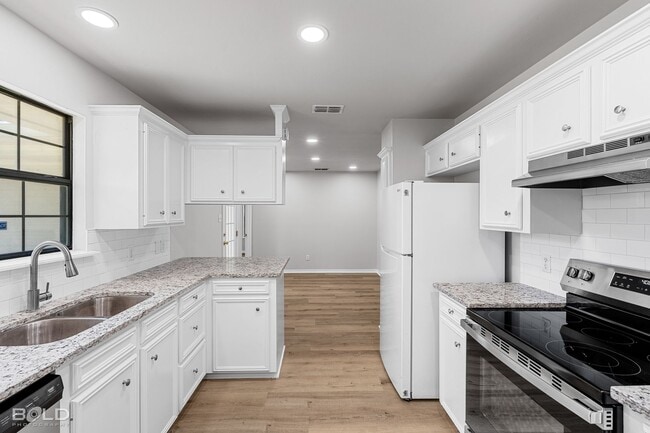 Building Photo - Check Out this 3 bed 2 bath in North Shreveport!