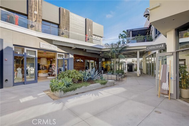 Building Photo - 16562 Regina Cir