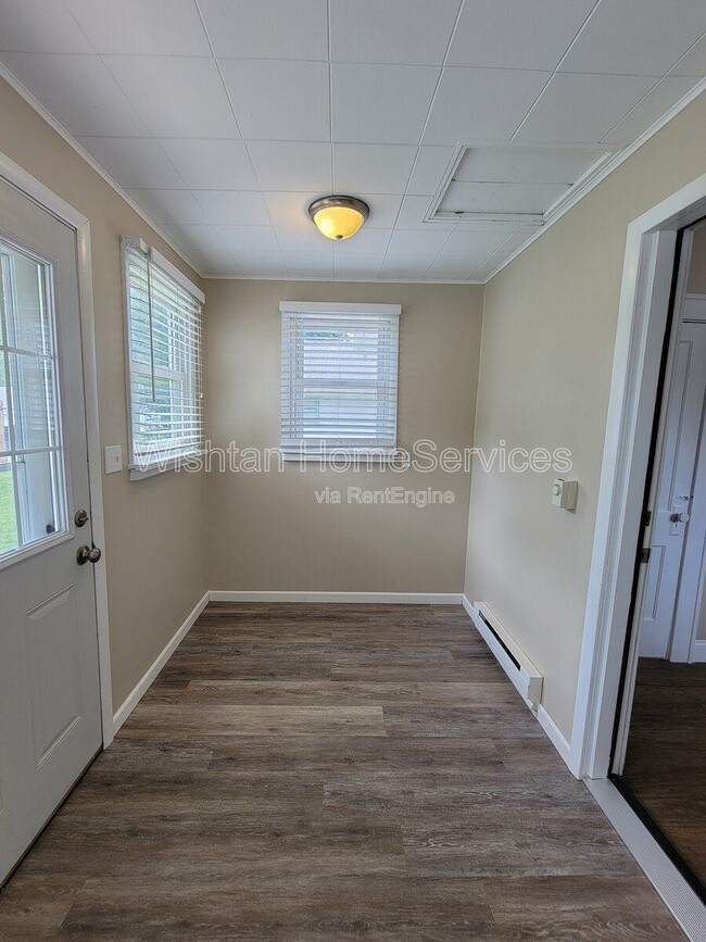 Building Photo - 333 W Murray St