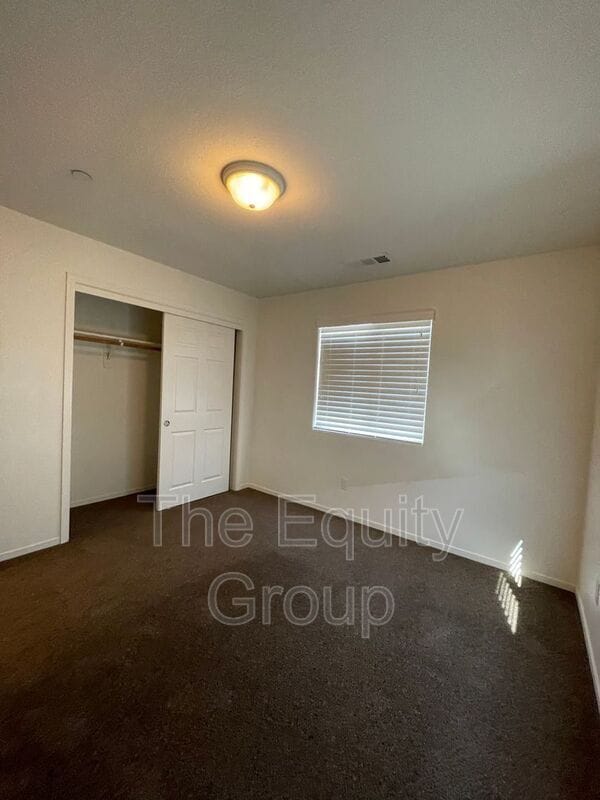 Building Photo - 2218 W Lark Ave