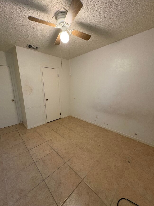 Building Photo - 102 I Ave