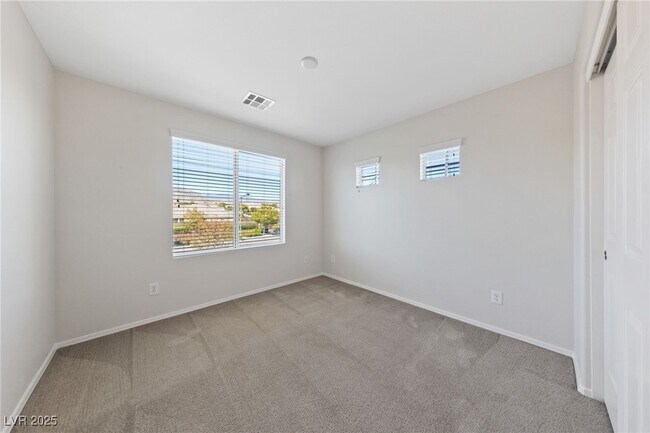 Building Photo - 10247 Blue Water Peak Ave