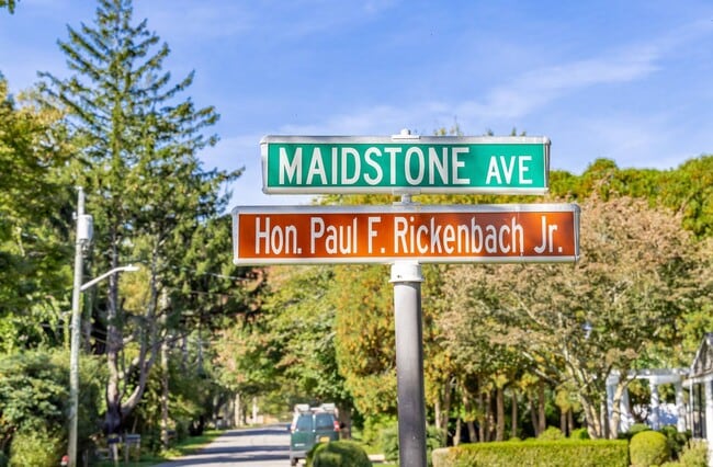 Building Photo - 15 Maidstone Ave