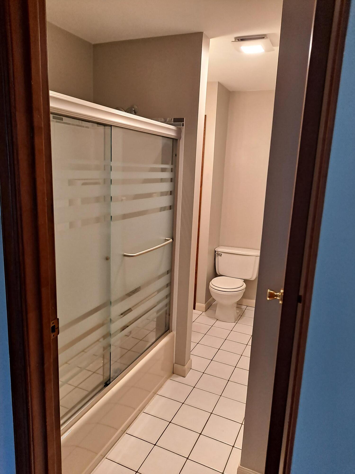 2nd floor Bath - 837 W Liberty St