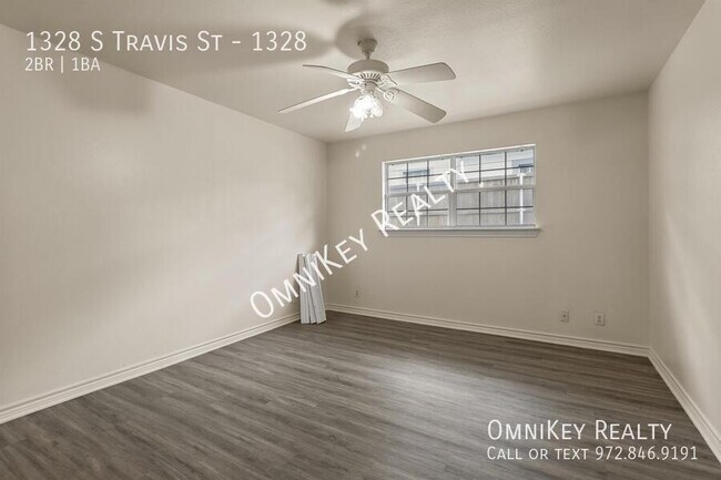 Building Photo - 1328 S Travis St