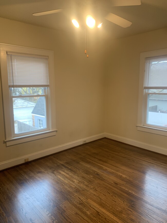 Back Bedroom - 48 W Longview Ave