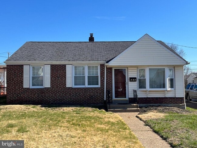 Building Photo - 509 Larkspur St