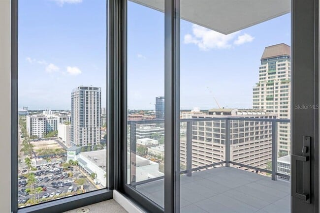 Building Photo - 301 1st St S