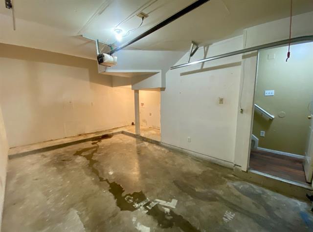 Building Photo - 9823 Summerwood Cir