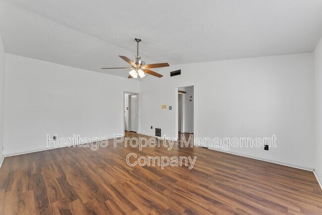 Building Photo - 2526 Town Briar St