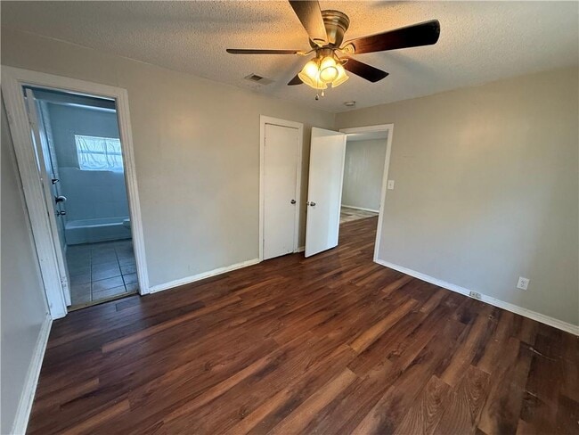 Building Photo - 4910 Rainbow Cir