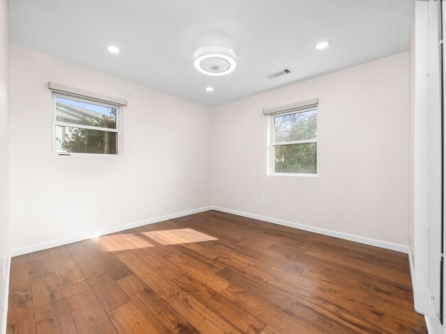 Building Photo - 2885 E Loran Heights Dr