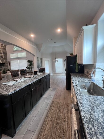 Building Photo - 9832 El Colina Dr