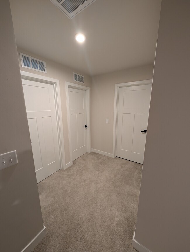 Building Photo - 1189 Riverbrook Dr