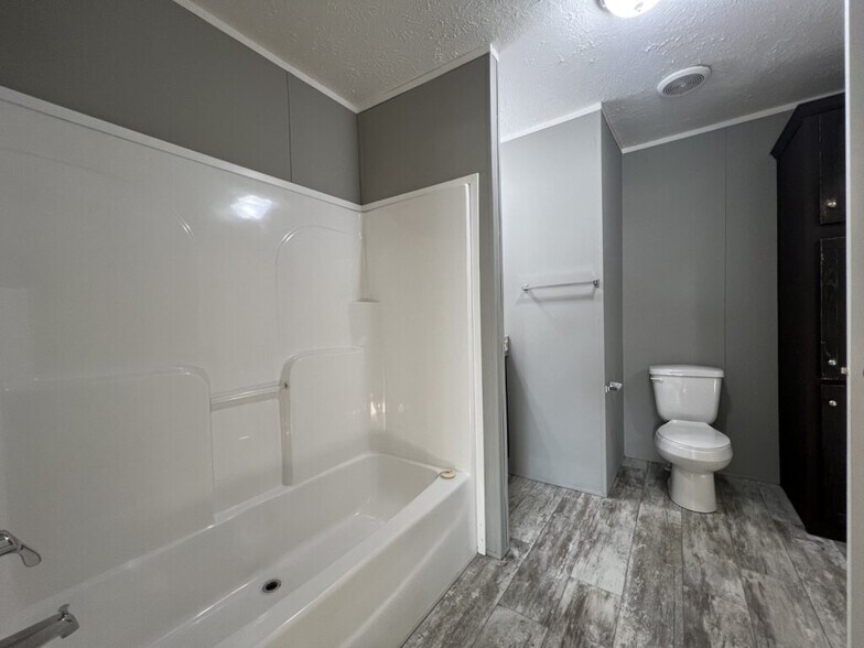 Building Photo - 126 E Sourwood Dr