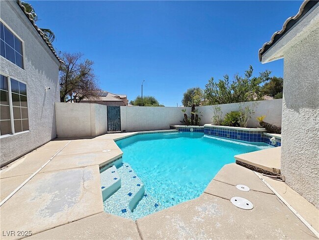Building Photo - 53 Desert Dawn Ln
