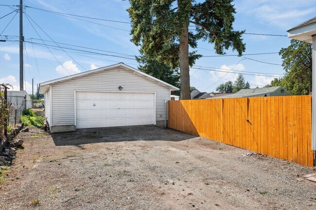 Building Photo - Northeast Spokane Home - Completely Remode...