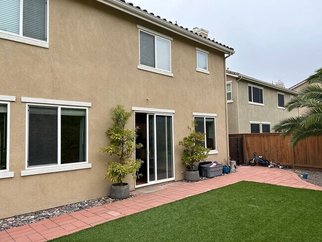 Building Photo - Beautiful 5BD/3BA Home In Oceanside
