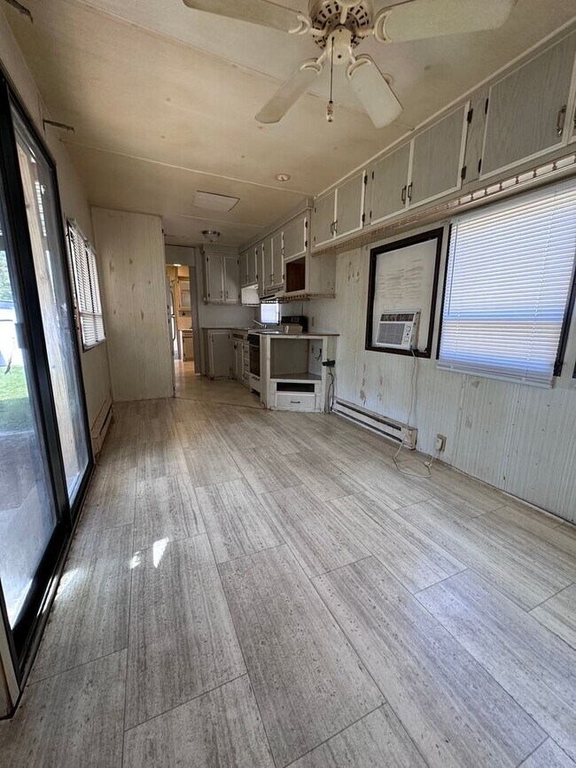 Building Photo - 11811 N Broad St