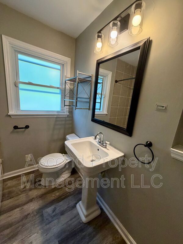 Building Photo - 7707 Canyon Dr