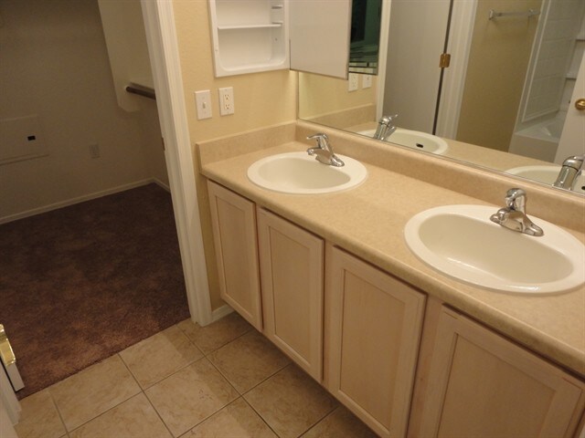 Building Photo - 2435 W Waterway Pl