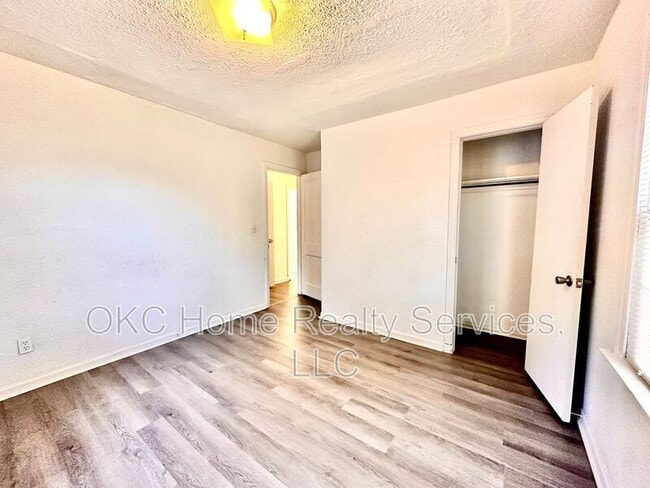 Building Photo - 2323 Towers Ct