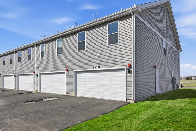 Building Photo - 2334 Noble Ln