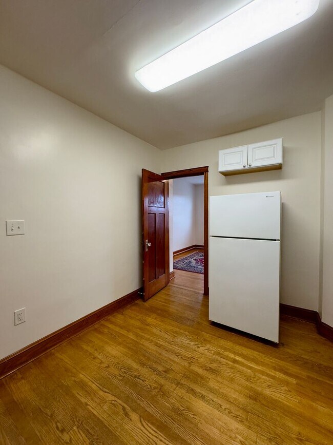 Building Photo - 402 Folcroft St