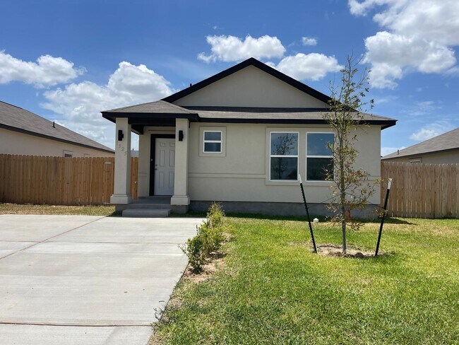 Primary Photo - 1525 Estudiantes Dr