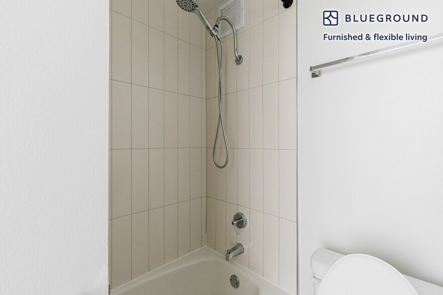 Building Photo - 21 E Chestnut St