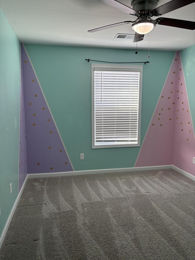 Building Photo - 335 Niblick Dr