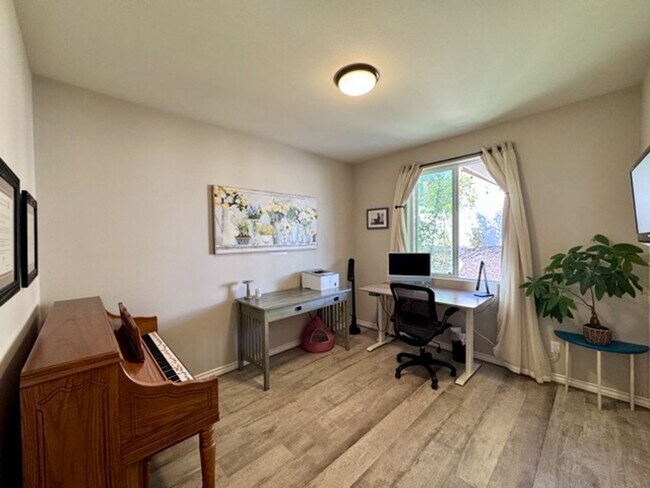 Building Photo - Stunning 5 Bedroom + Office Home with Priv...