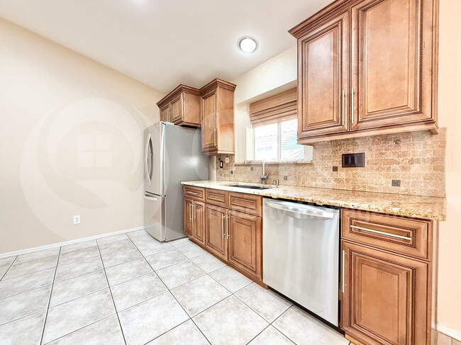 Building Photo - 1150 W Lark Dr