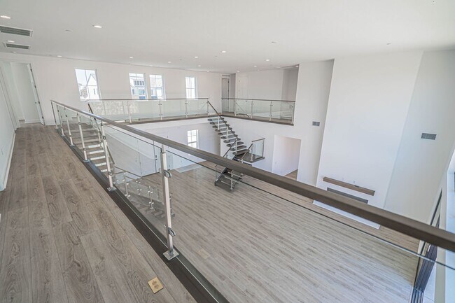 Building Photo - Spacious 5-Bedroom Home with Community Ame...