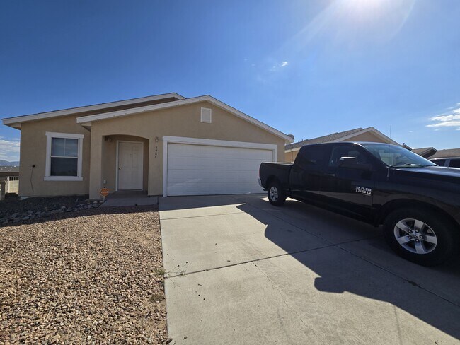 Building Photo - 3984 Rancher Loop NE