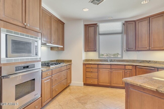 Building Photo - 2211 E Camelback Rd