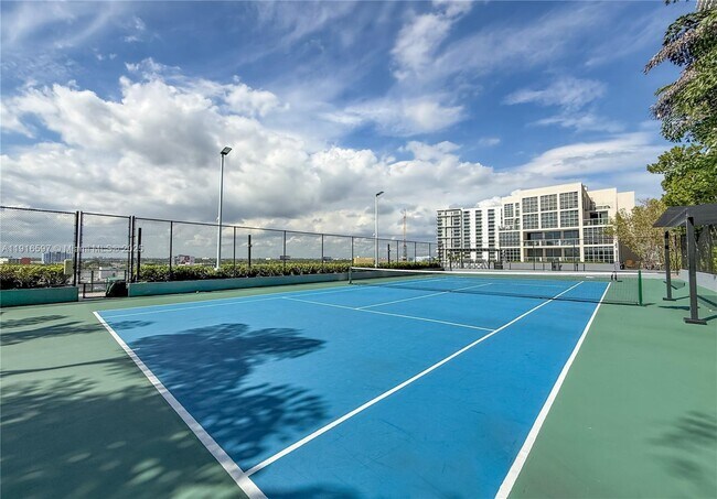 Building Photo - 121 NE 34th St