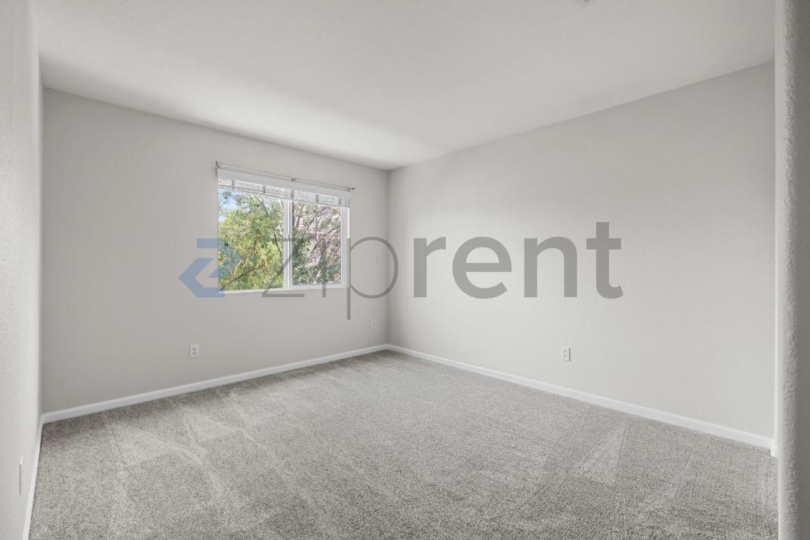 Building Photo - Unit
