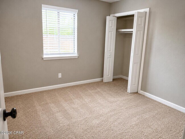 Building Photo - 3015 Longwood Cir