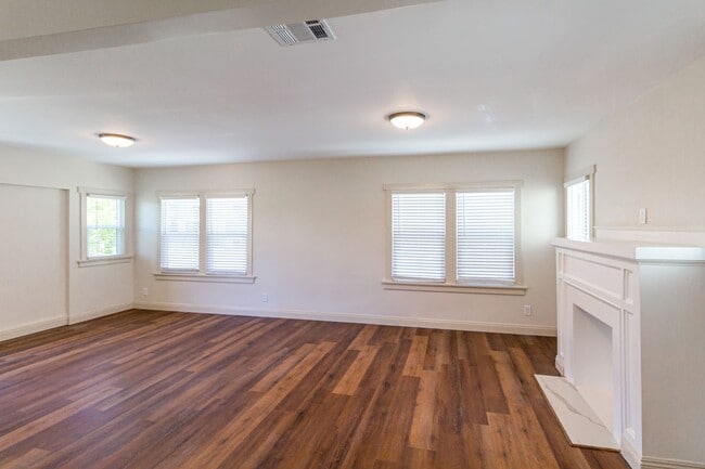 Building Photo - 338 S Benton Way