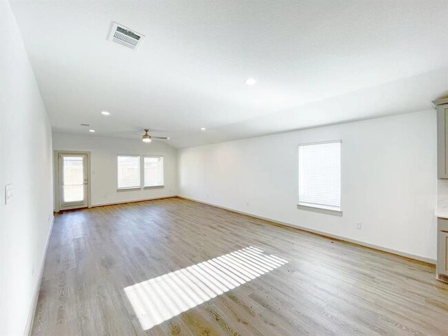 Building Photo - 18815 Oswin Haven Ln