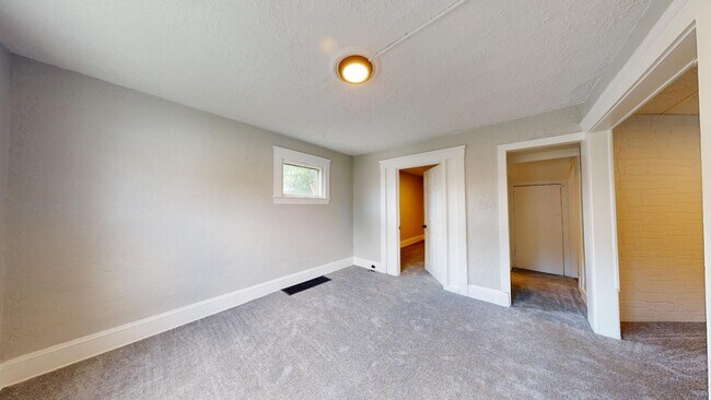 Building Photo - Old Brooklyn - 3 Bedroom Single Family Home