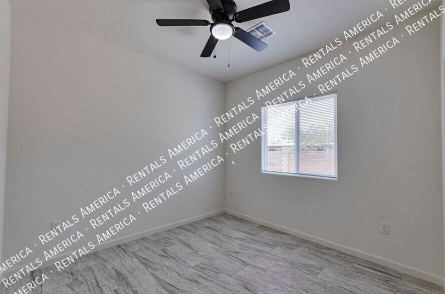 Building Photo - 3727 N Stone Ave