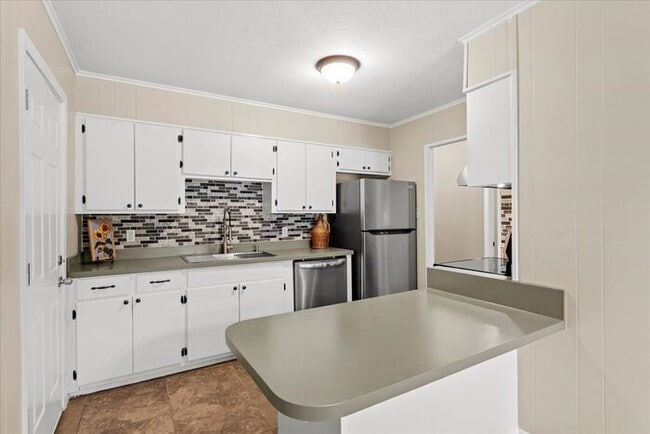 Building Photo - 122 Clarence Dr