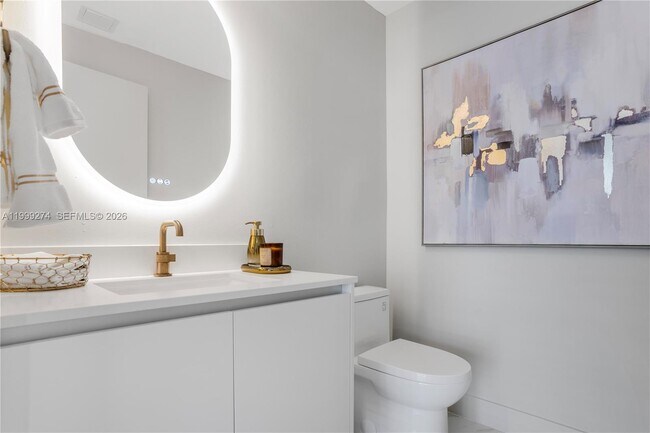 Building Photo - 700 NE 24th St