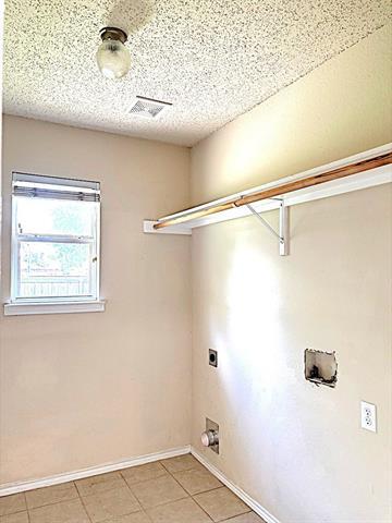 Building Photo - 9805 Nixon Dr